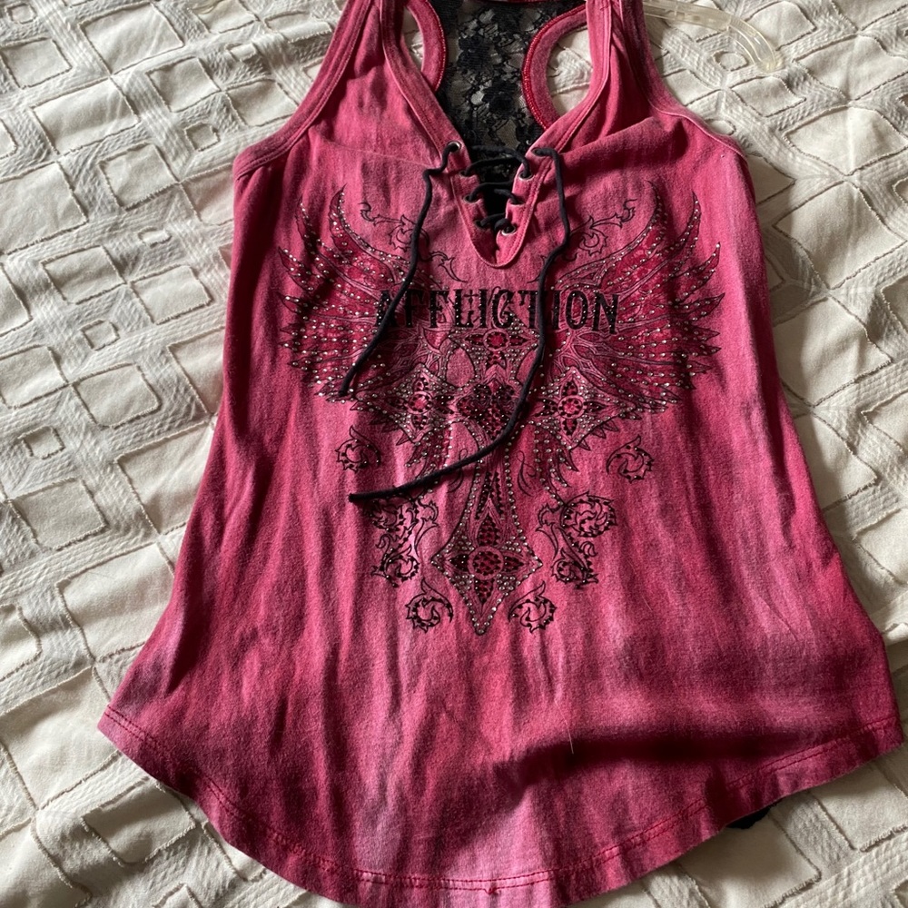 Allflition lace back back tank!